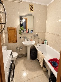 Продам 2 кім в центрі міста