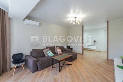 Без% Продам простору 4х кім кв 125, 5м2 по вул. Вишняківська 13.