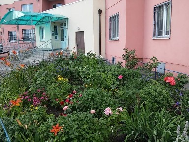 сдам СИМПАТИЧНУЮ 1 кВ. Студио ( 35 м2). Ул. Милославская 2.