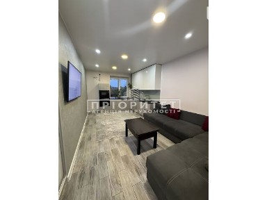 Продаж 1к квартири 56 кв. м на вул. Старицького • ID 35096410