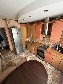 Продам трикімнатну квартиру з ремонтом