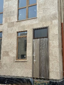 Власний Таунхаус з травертину на вул. Світанку у розстрочку біля Сіті-центру. Безпека. Басейн. Авторомія. Центр міста за 10 хвилин.