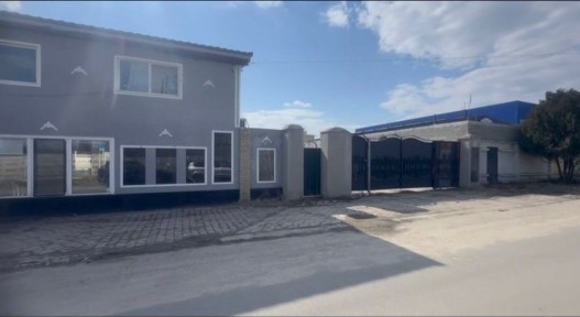 Продаж адміністративної будівлі з прилеглою земельною ділянкою!