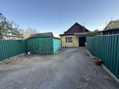 Будинок з подвірʼям та гаражем / Музикалка / вул. Пилипонівська (раніше Російська Слобідка)