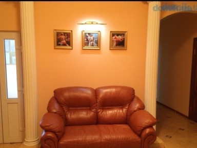 Киев, Осенняя ул., 33