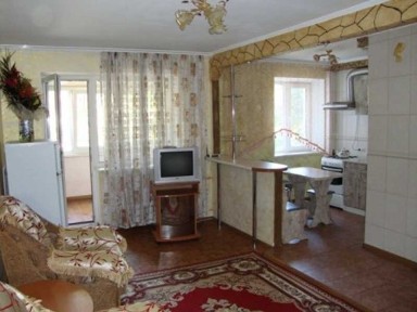 Одеса, Космонавтов вул., 13