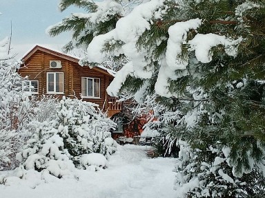 Аренда дома посуточно, территория. Беседки, манглы, стадион., бассейн.