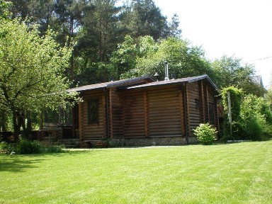 Сдам на берегу Днепра два сруба c сауной в лесу.