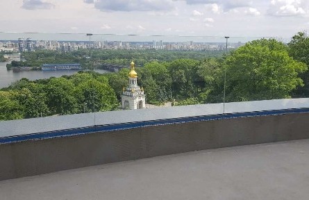 Продам (398м2)вид на Дніпро, квартира з терасою на Мазепи 11б