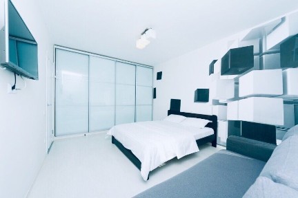 Подобово, Пчілки, Драгоманова, Ашан, Позняки, Дарницький