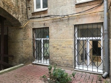 Киев, Олеся Гончара ул., 60