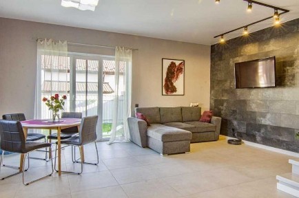 Готовий дуплекс із ремонтом 132 кв. м та з ділянкою 2,7 соток.