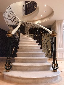 Киев, Евгения Коновальца ул., 32А