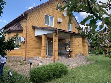 Лучшее предложение! Жилой коттедж Гнедын возле речки и леса