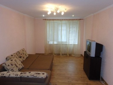 Подоо 3-кв. Центр, біля ЗАГСу.