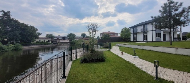 Современный дом 170 м. кв. на берегу залива, о.Святыще. Осокорки.